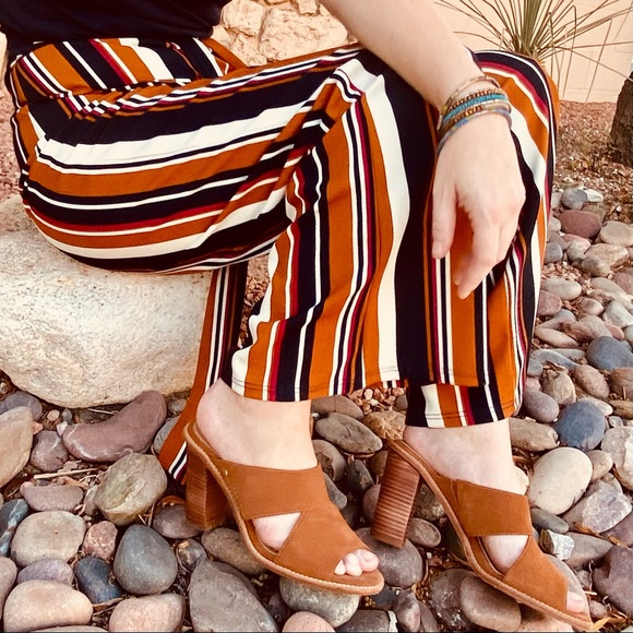 UGG tan suede women’s 8.5 stacked heel Celia mules - Picture 5 of 16